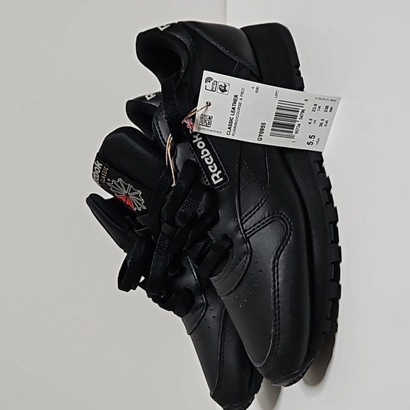 New Reebok Black Classic Leather Shoes - Big Kids Size 5.5 - Picture 4 of 5